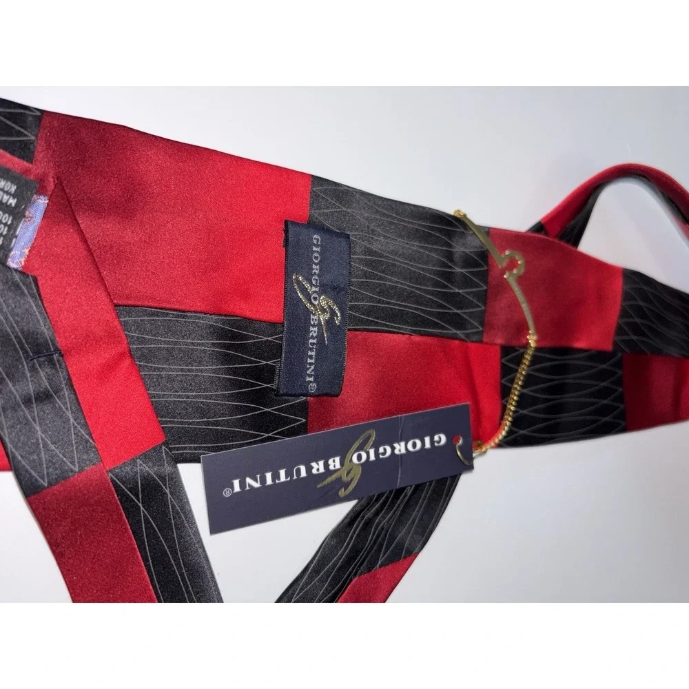 Giorgio Brutini Black Red Necktie Silk Geometric Gold Chain  Mens Tie